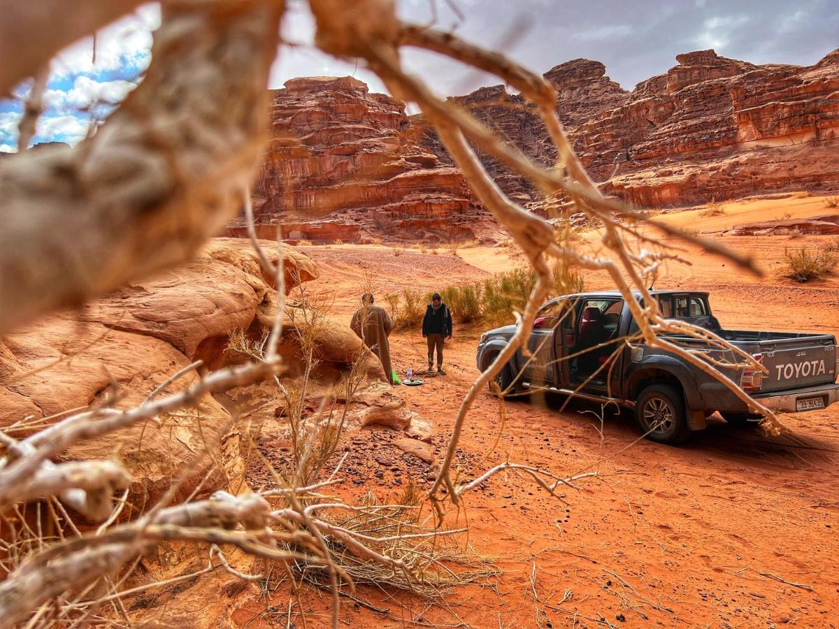 Wadi Rum Bedouin Tour With A Camp ภายนอก รูปภาพ