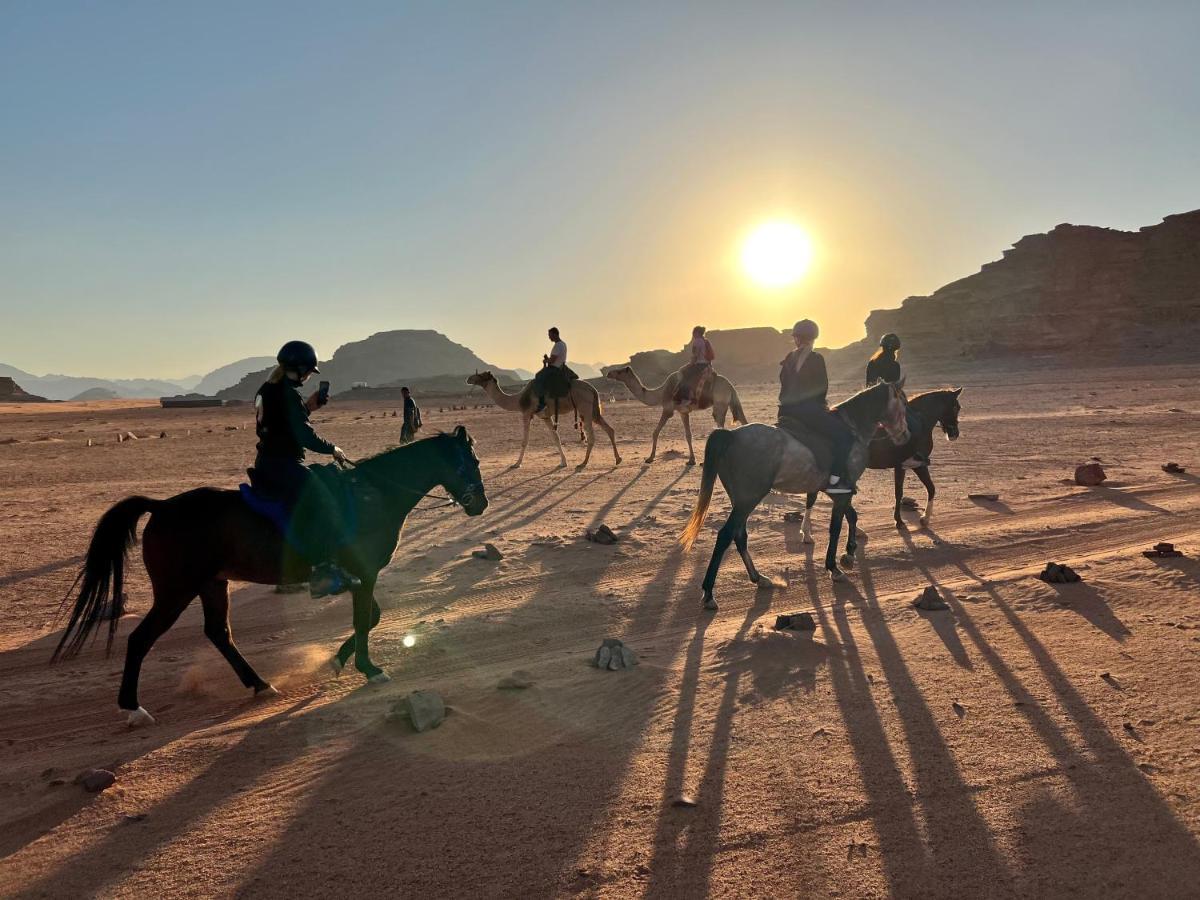 Wadi Rum Bedouin Tour With A Camp ภายนอก รูปภาพ