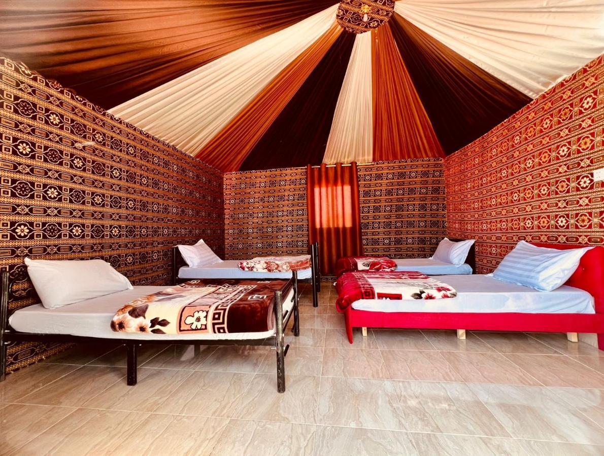 Wadi Rum Bedouin Tour With A Camp ภายนอก รูปภาพ